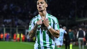 西媒：贝蒂斯提交对安东尼1年租借的最终报价，曼联必须今天答复