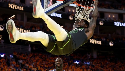 🎤兰德尔：之前跟麦丹对位都得全神贯注，因为这家伙总是火力全开